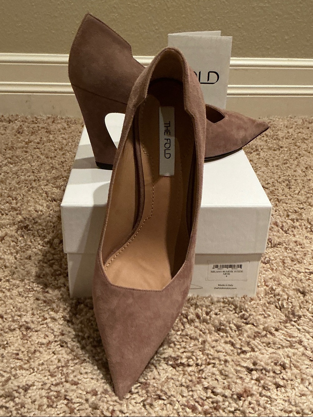 ✨THE FOLD Suede Pointed-Toe Pump